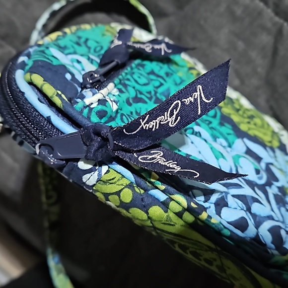 Vera Bradley Crossbody 8inx6in Teal,white,dark blue & green - Picture 7 of 13